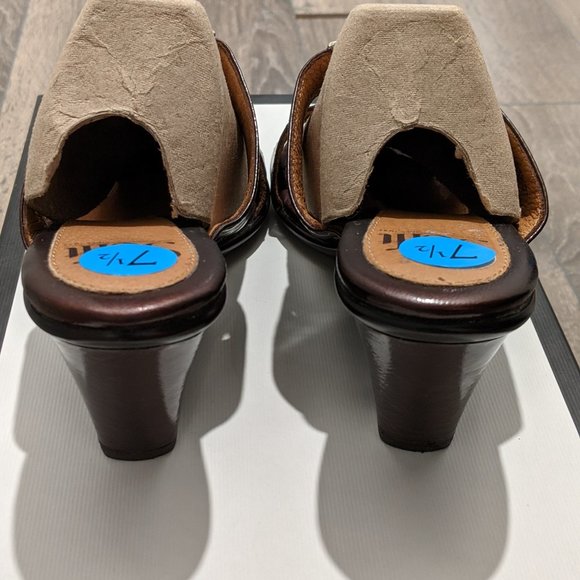 SOFFT Brown Patent Sandals 7.5 M - Picture 9 of 9